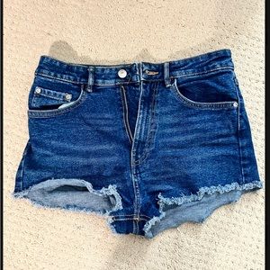 Cute ZARA mid waisted shorts